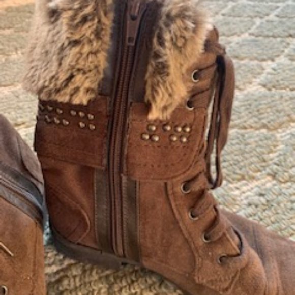 Swede boots with fur cuff, size 5 - Picture 2 of 7